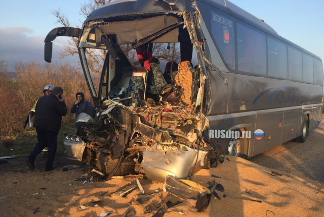 Водитель рейсового автобуса погиб в ДТП на Ставрополье