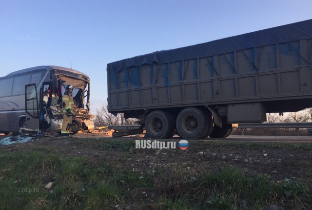 Водитель рейсового автобуса погиб в ДТП на Ставрополье