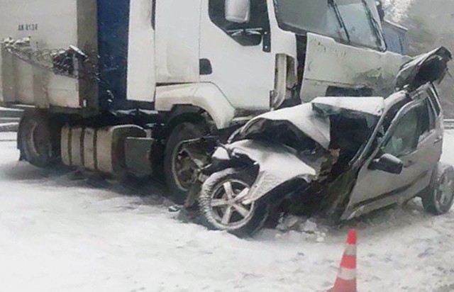 Водитель «Хонды» погиб в ДТП с большегрузом на трассе «Скандинавия»