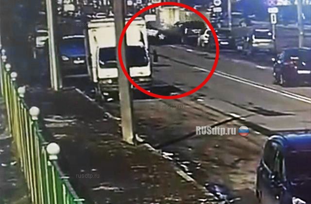 BMW врезался в «Кадиллак» с семьёй на улице Латышских Стрелков в Петербурге