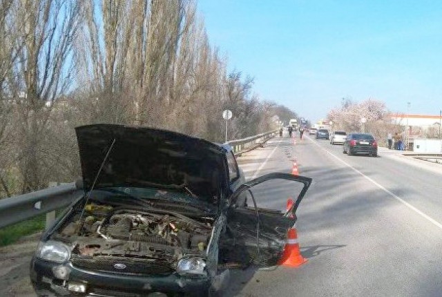 В Крыму водитель уснул за рулем и врезался в машину с ребенком