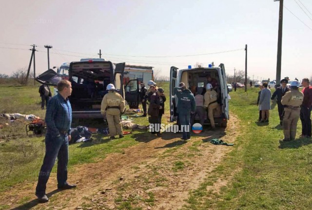 В ДТП с участием микроавтобуса и поезда в Крыму погибли 5 человек