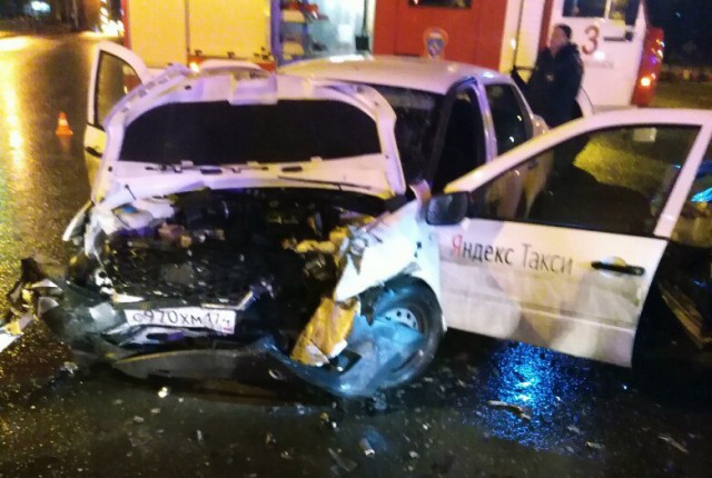 В Челябинске в ДТП погиб пассажир такси