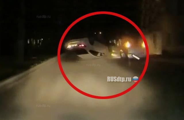 В Новороссийске пьяная девушка совершила ДТП, перевернувшись на крышу