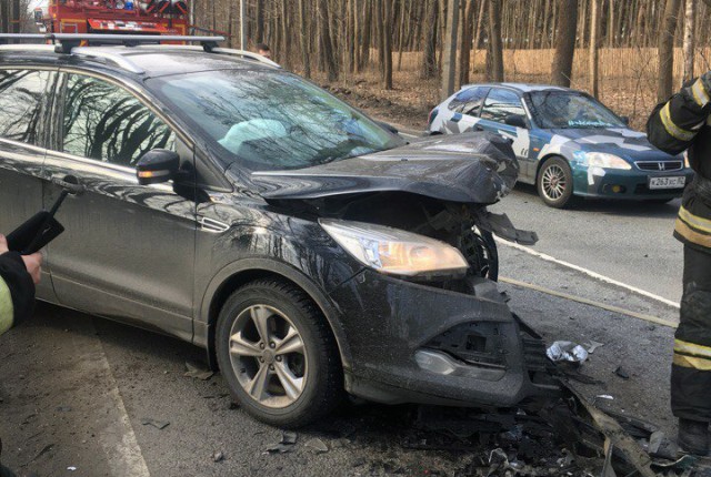 Четыре человека пострадали в массовом ДТП на Приморском шоссе в Петербурге