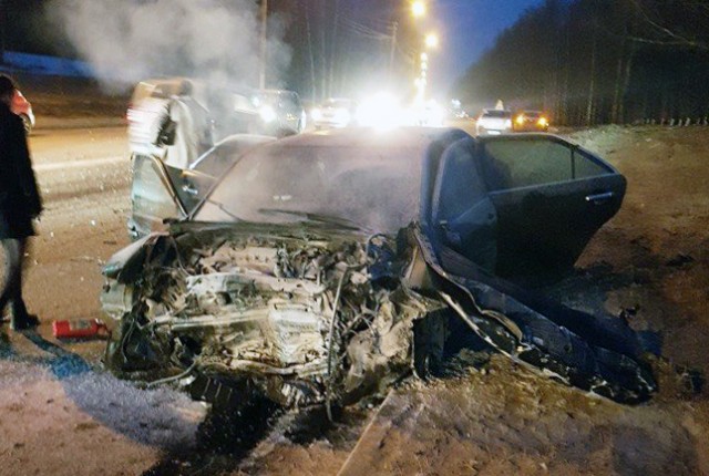 В Костроме лихач на «Тойоте» на скорости 160 км/ч врезался в «Гранту»