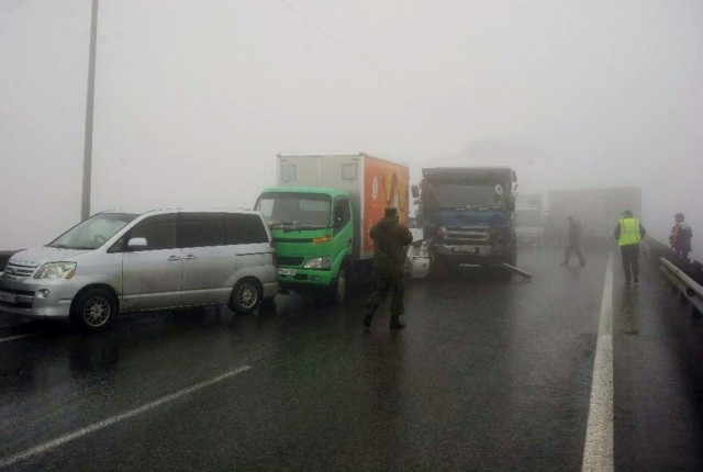 Около 20 автомобилей столкнулись на трассе Седанка — Патрокл во Владивостоке