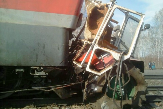 Тракторист погиб при столкновении с поездом в Новосибирской области