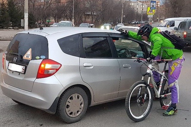 В Красноярске после небольшого ДТП велосипедист потребовал 300 тысяч