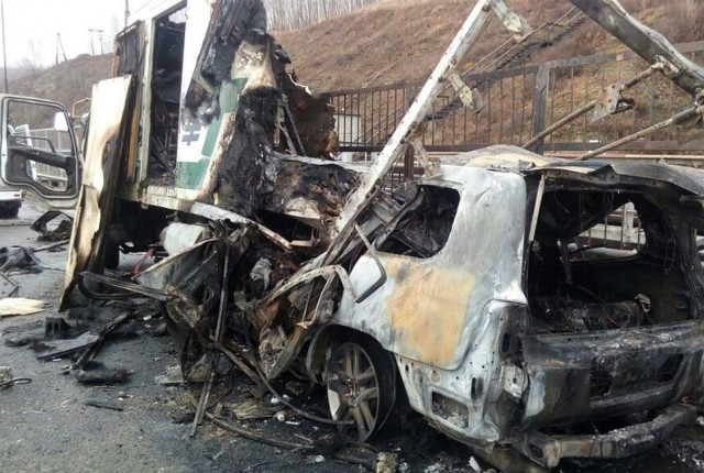 В Комсомольск-на Амуре двое угонщиков сгорели в машине, попав в ДТП на мосту