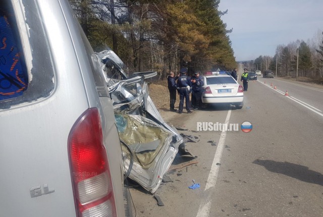 На трассе «Байкал» двое погибли при столкновении микроавтобуса и минивена