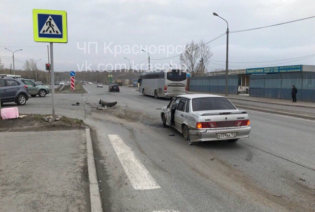 В Красноярске водитель BMW совершил массовое ДТП и скрылся