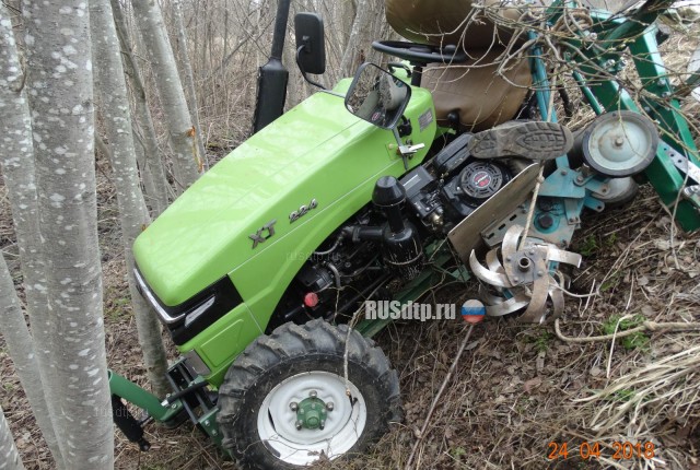 В Тверской области пенсионерка на ВАЗ-2101 столкнулась с трактором