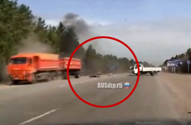 Момент гибели мотоциклиста на Качугском тракте запечатлел видеорегистратор