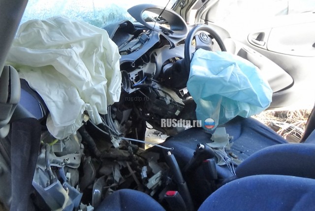 В Якутске водитель «Ниссана», скрываясь от погони, врезался в машину с семьей и погиб