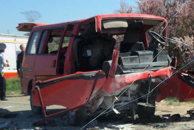 Девять человек пострадали в ДТП с участием микроавтобуса в Крыму