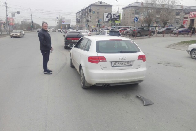 В Новосибирске угонщик угнал «каблук» и совершил четыре ДТП