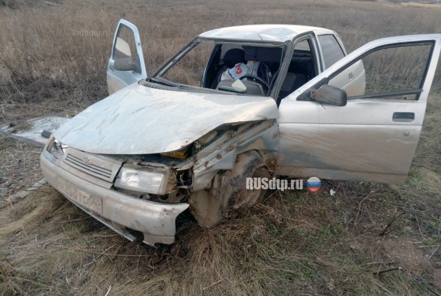 В Башкирии водитель погиб, опрокинувшись на автомобиле в кювет