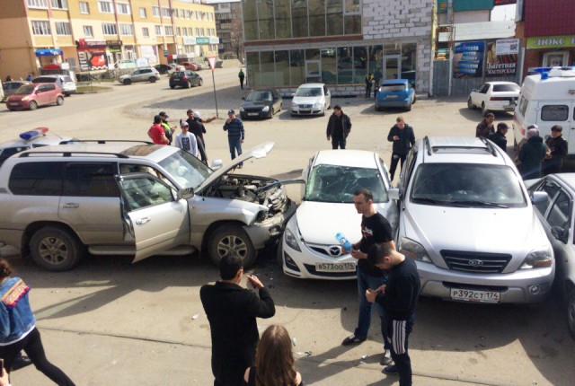 В Чебаркуле 10-летний ребенок за рулем разбил четыре автомобиля