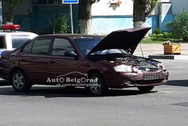 В Белгороде в результате ДТП перевернулся автомобиль. ВИДЕО
