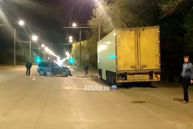 Водитель «Skoda Yeti» погиб, врезавшись в припаркованную фуру в Оренбурге