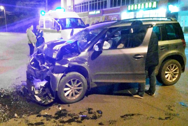 Водитель «Skoda Yeti» погиб, врезавшись в припаркованную фуру в Оренбурге