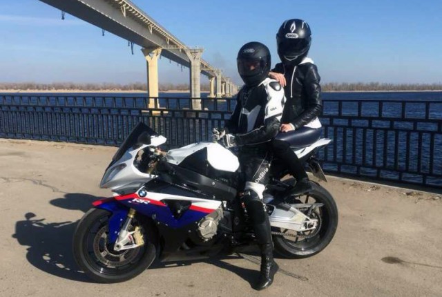 Парень с девушкой разбились на мотоцикле в Волгограде