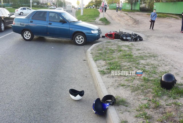Мотоциклист без прав столкнулся с автомобилем в Чебоксарах