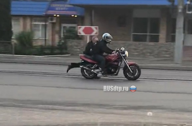 В Смоленске мотоциклист протащил инспектора несколько десятков метров