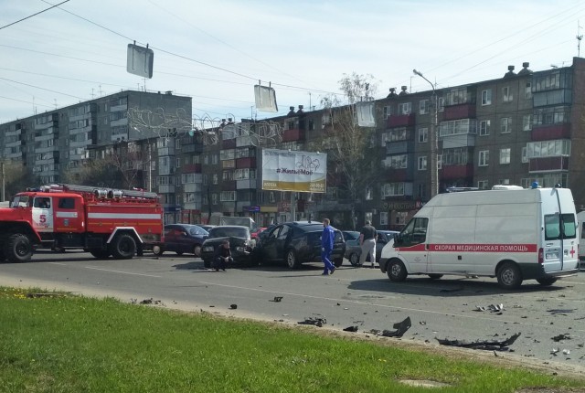 В Челябинске лихач на BMW совершил массовое ДТП. ВИДЕО