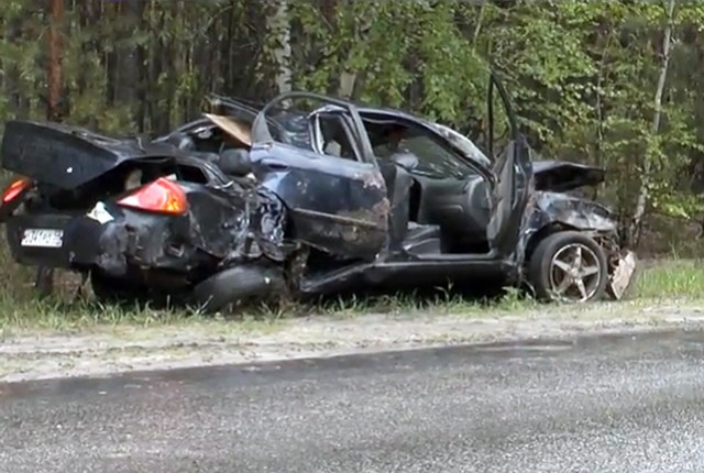 Водитель и пассажир погибли при столкновении автомобиля с деревом под Пензой
