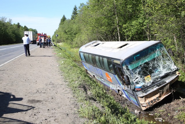 13 человек пострадали в ДТП с автобусом в Псковской области