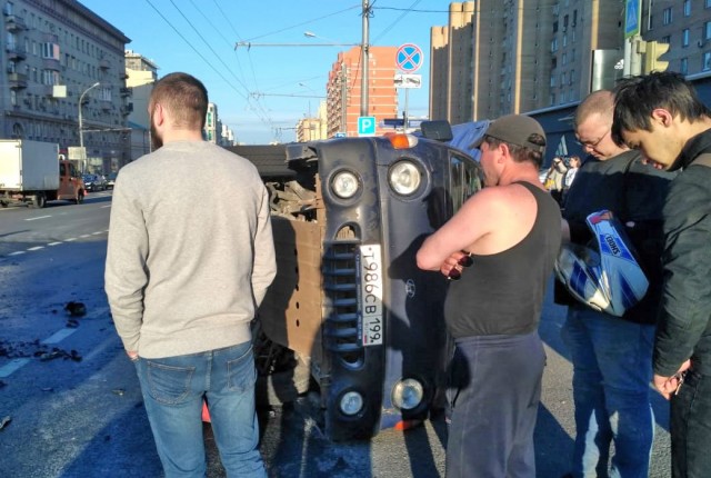 Мотоциклист погиб в ДТП на улице Красная Пресня в Москве. ВИДЕО