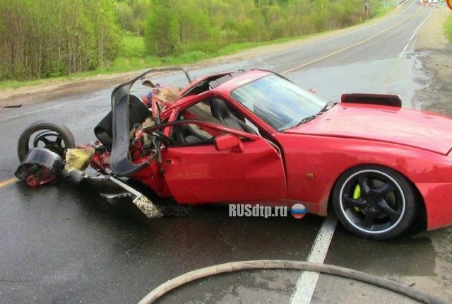 Спорткар «Porsche» столкнулся с грузовиком на трассе «Вятка» в Кировской области