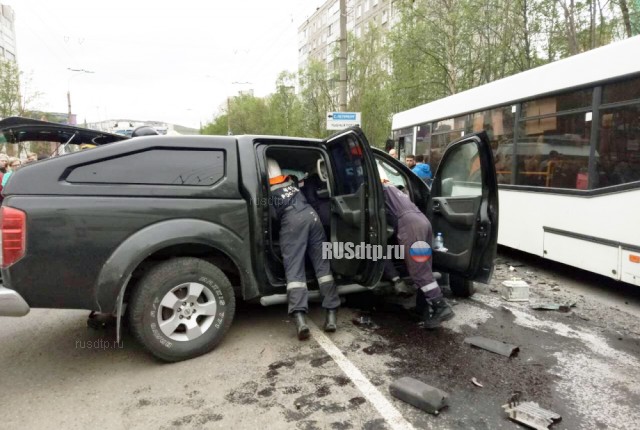 Момент массового ДТП с участием автобуса в Мурманске запечатлел видеорегистратор