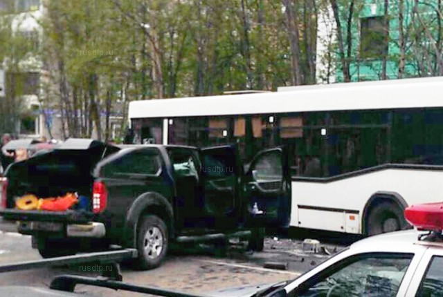 Момент массового ДТП с участием автобуса в Мурманске запечатлел видеорегистратор