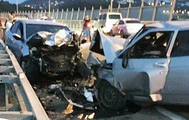 В Сочи в лобовом столкновении автомобилей погиб человек