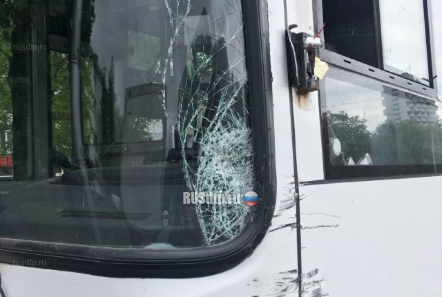 В Уфе в ДТП с участием автобуса и хлебного фургона пострадали три человека
