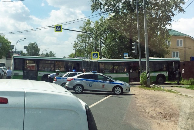 Грузовик протаранил автобус с детьми на Щелковском шоссе в Подмосковье