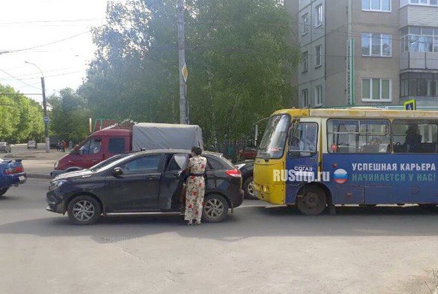 В Иванове в ДТП с участием автобуса пострадали 6 человек, в том числе трое детей