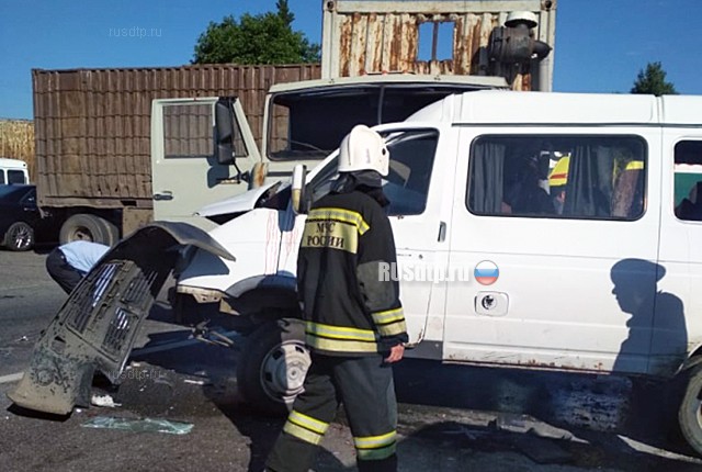 В Кабардино-Балкарии произошло смертельное ДТП с участием микроавтобуса и грузовика