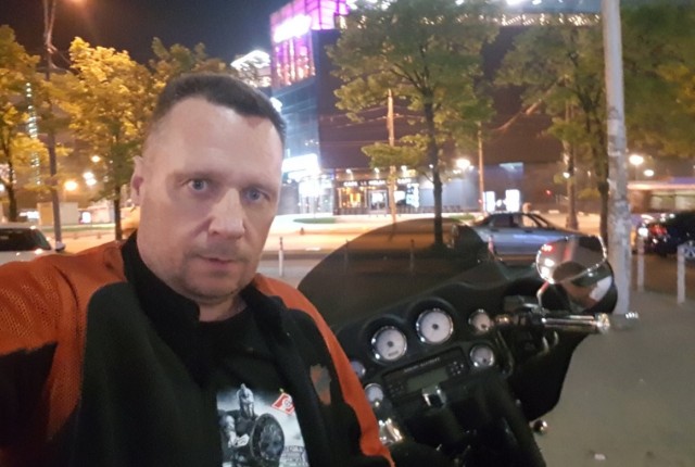 В Москве в ДТП тяжело пострадал байкер