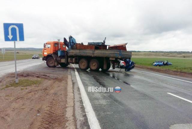 У «Калины» срезало крышу в результате ДТП на трассе Уфа-Оренбург