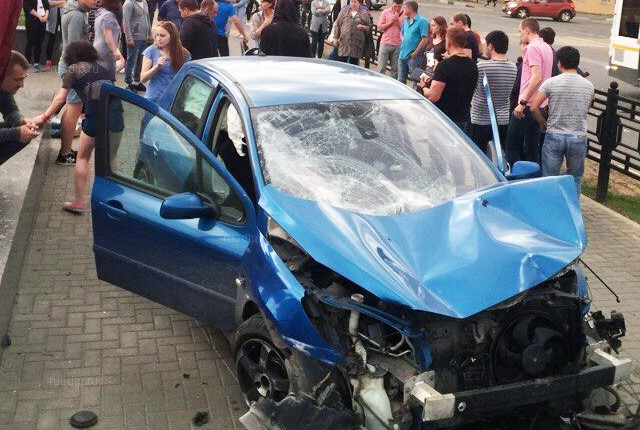 В Домодедово автомобиль сбил троих подростков. ВИДЕО