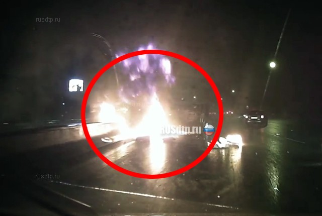 Видеорегистратор запечатлел момент массового ДТП со взрывом на МКАД