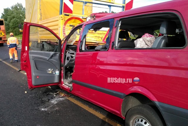 Микроавтобус с номерами Евросоюза попал в смертельное ДТП под Смоленском