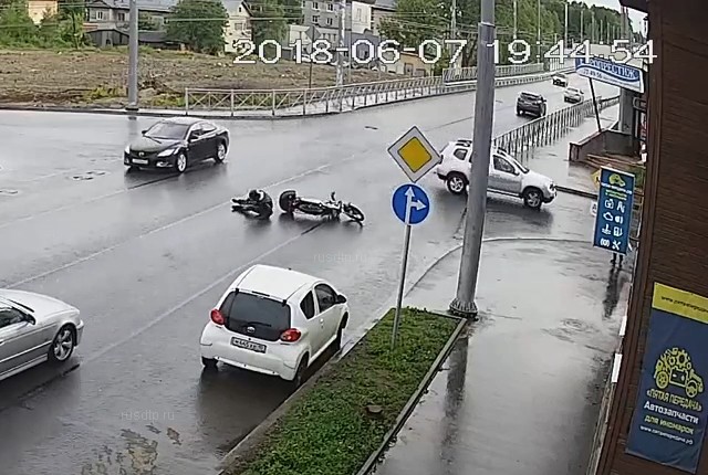 Мотоциклист отделался ушибами в ДТП в Петрозаводске