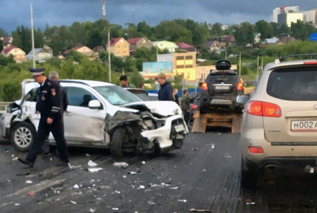 9 автомобилей и автобус столкнулись в Нижнем Новгороде