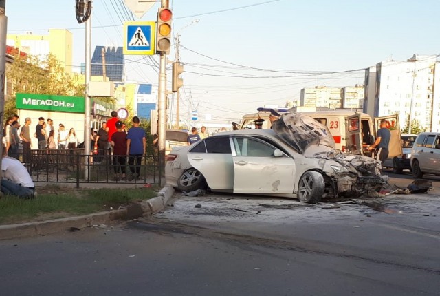 В Якутске пьяный водитель совершил ДТП на перекрестке. ВИДЕО