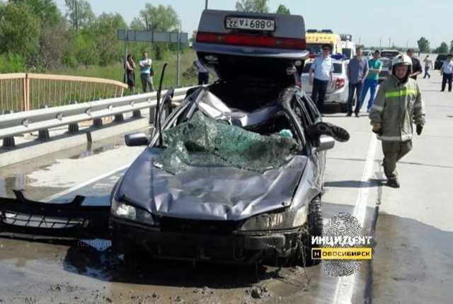 Трое взрослых и ребенок погибли в упавшем в реку автомобиле под Новосибирском